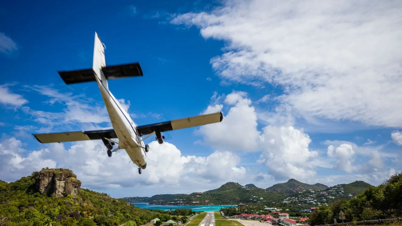 The World's Shortest Commercial Runways