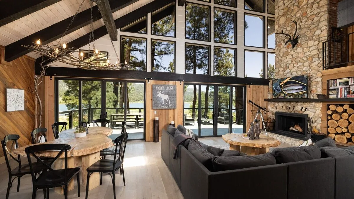 25 Lakeside Airbnbs for a Lazy Summer by the Water