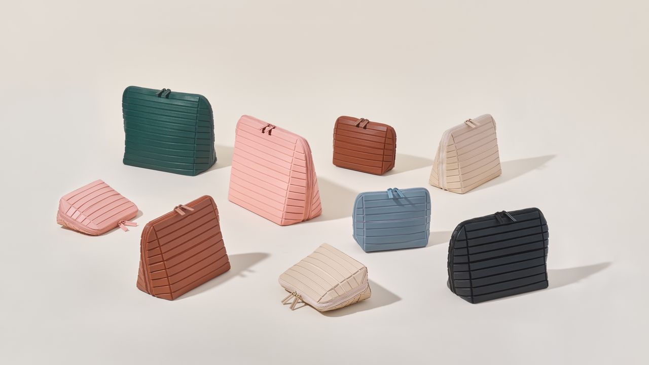 Parallelle Traveller Makeup Bag: My Travel Essential