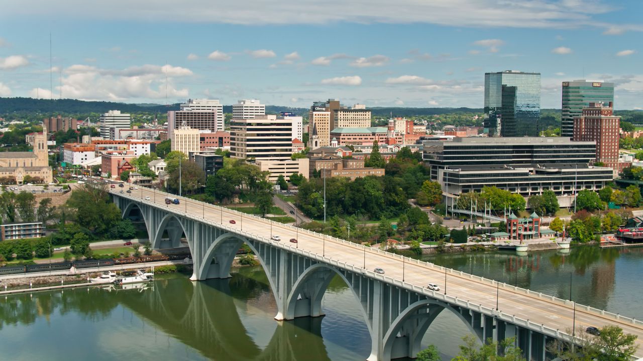 Knoxville Guide: Eat, Stay, and Explore the Smokies