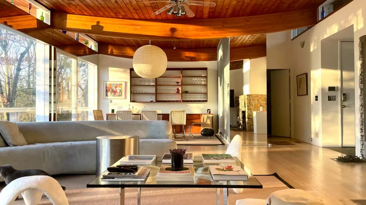 11 Standout Midcentury-Modern Airbnbs in the U.S.